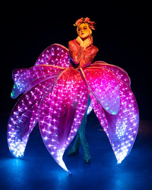 GLOWING DRESSES FOR THE BIG STAGE